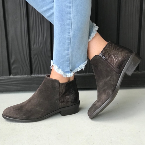 Dual Tone Textured Low Cut Chelsea Ankle Bootie - Picture 2 of 8